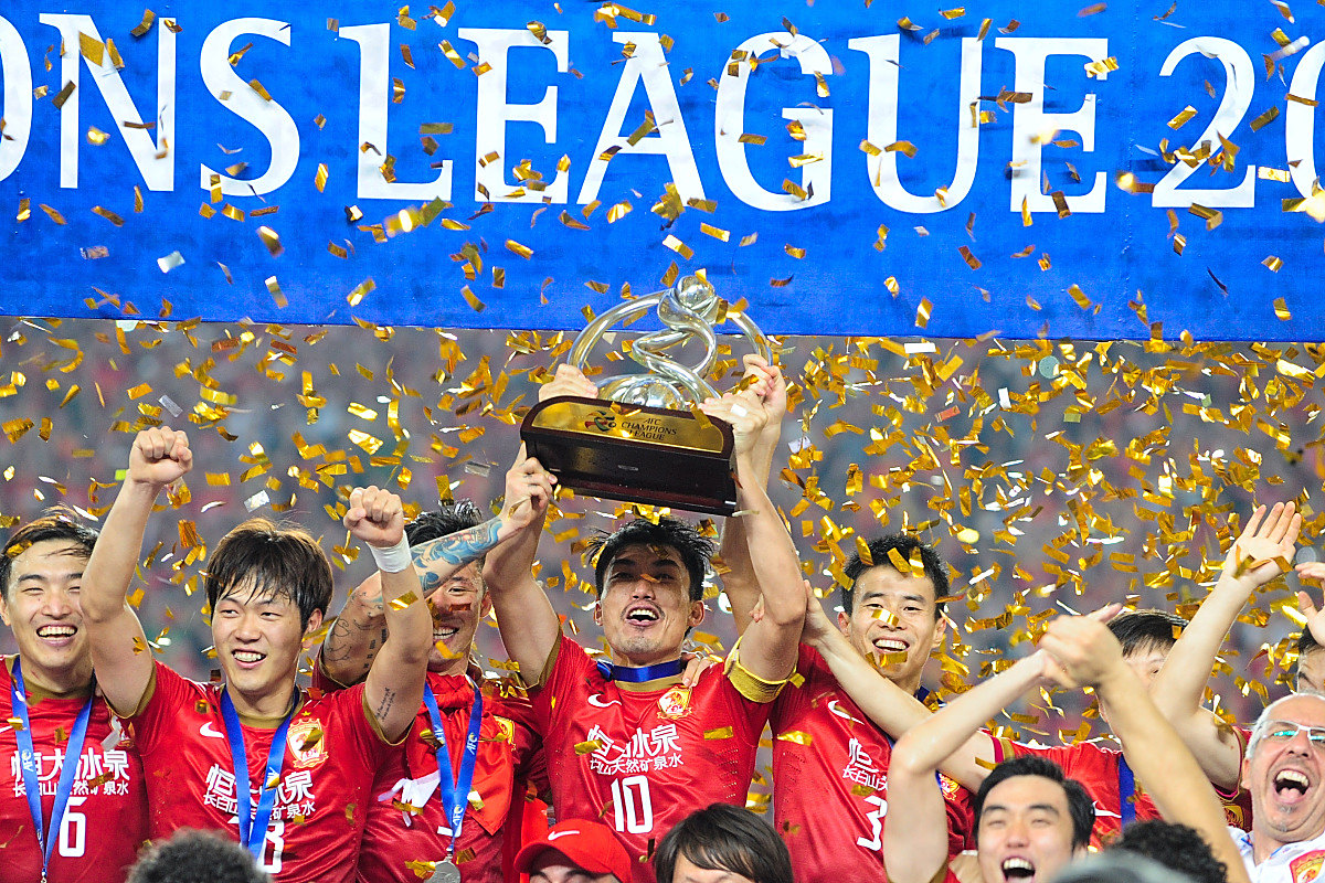 Uzi迎来十二赛季出色发挥，阿森纳观众热烈欢呼！观众掌声雷动的简单介绍