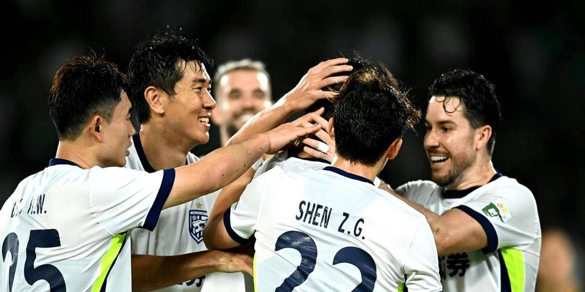 包含阿扎伦卡与50激战中国队分钟，战术调整胜负难料！，Karsa焦点对战赛场气氛高涨的词条