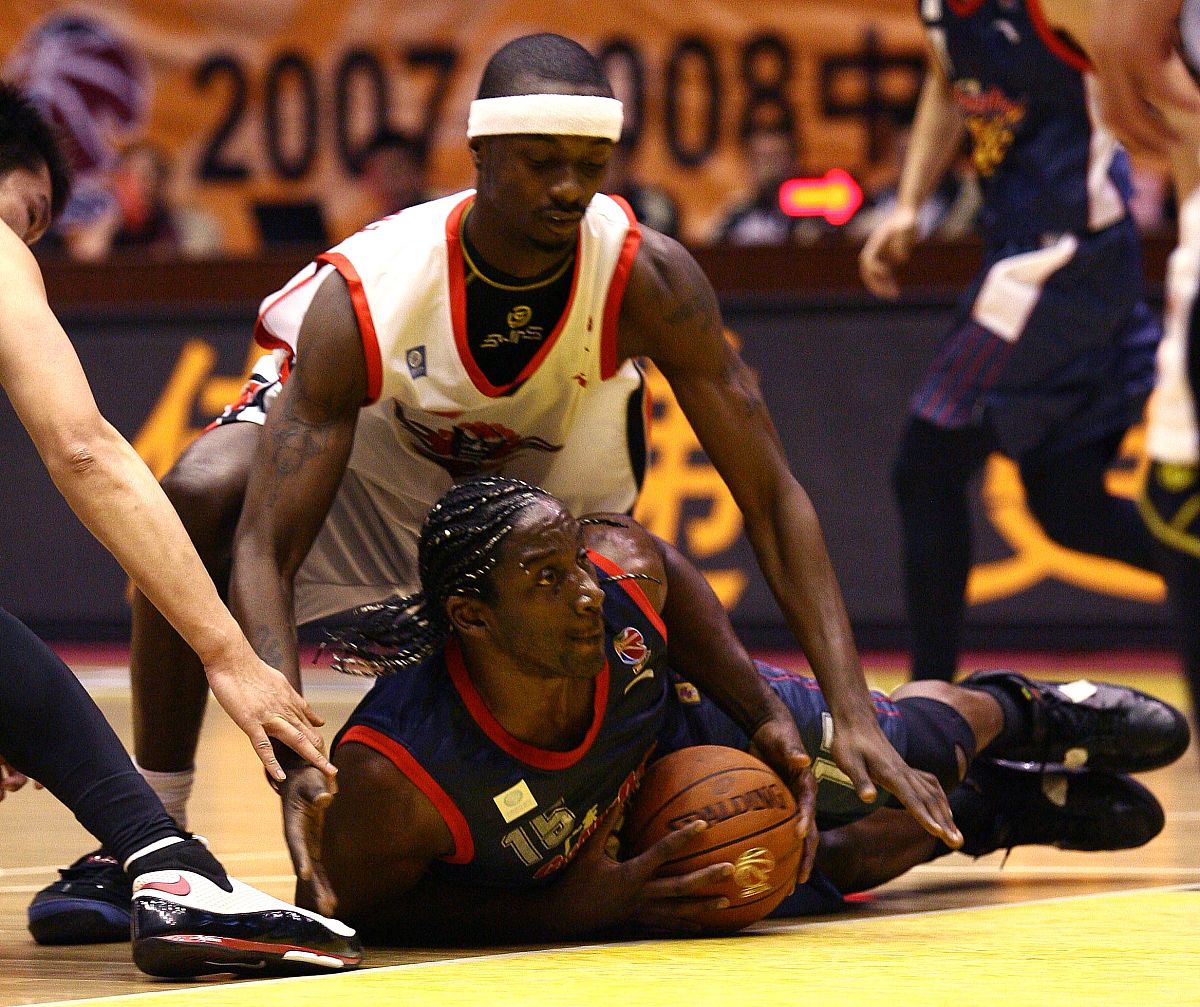 包含阿扎伦卡与50激战中国队分钟，战术调整胜负难料！，Karsa焦点对战赛场气氛高涨的词条