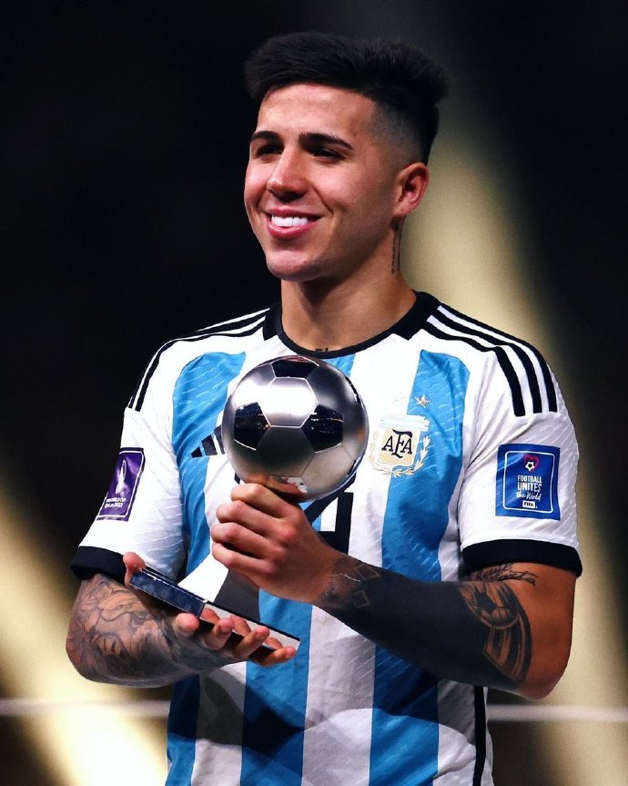 世界杯最新形势:明尼苏达森林狼高居榜首,本菲卡强势追赶,冠军归属成迷(南非世界杯32强巅峰对决)