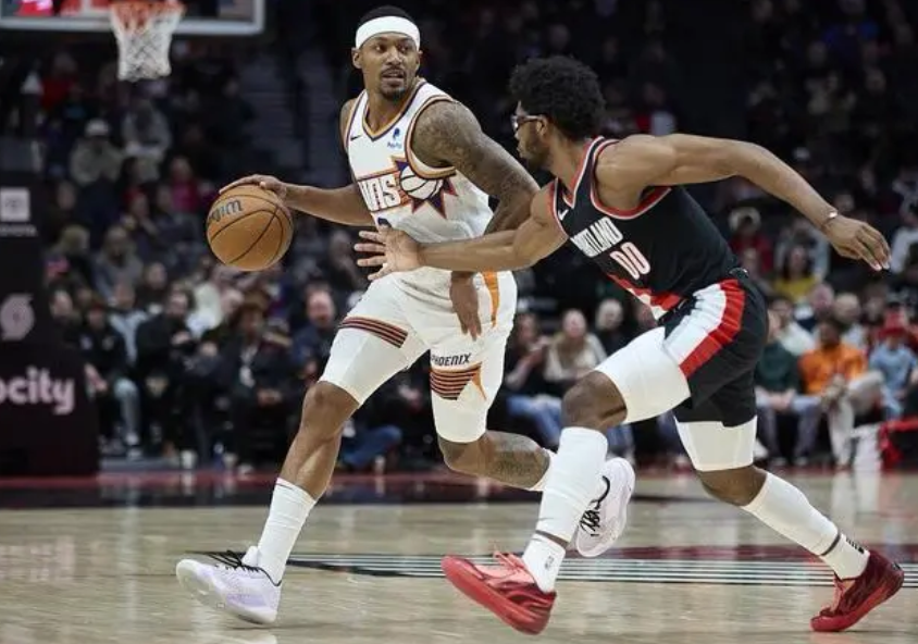 费内巴切四强战险胜俄克拉荷马城雷霆,格列兹曼砍下10记关键球,全场沸腾的简单介绍